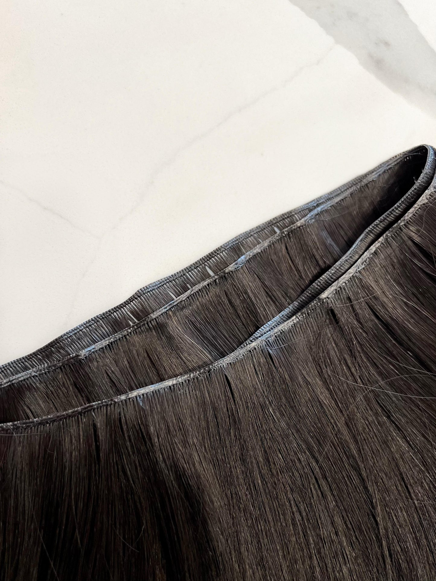 Extensiones de cabello en cortina invisible de color sólido Phanes